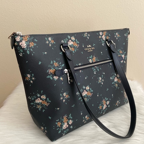 Coach - Picture 7 of 8